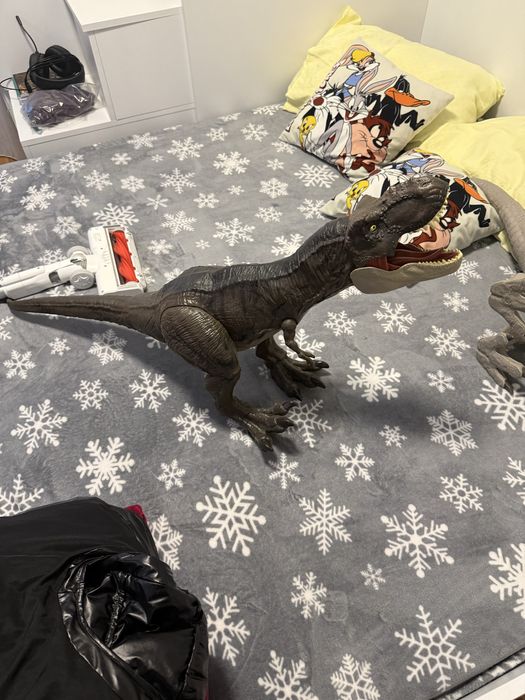 Динозавъри Rex и IndominusRez