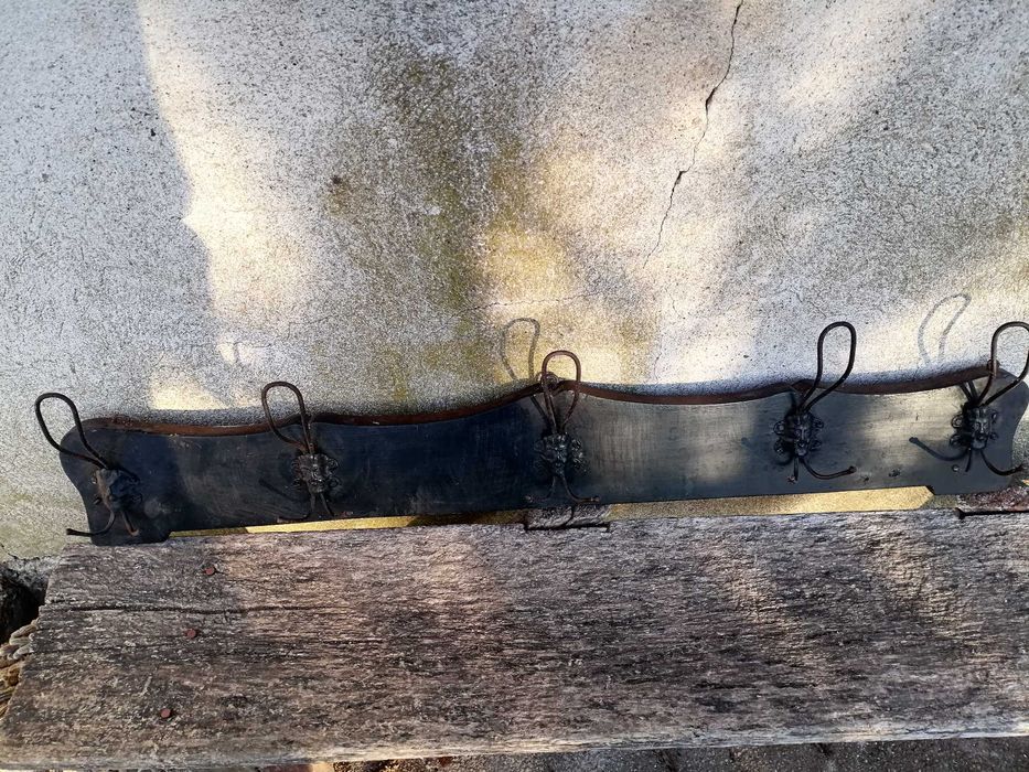 Етажерка и закачалки антики