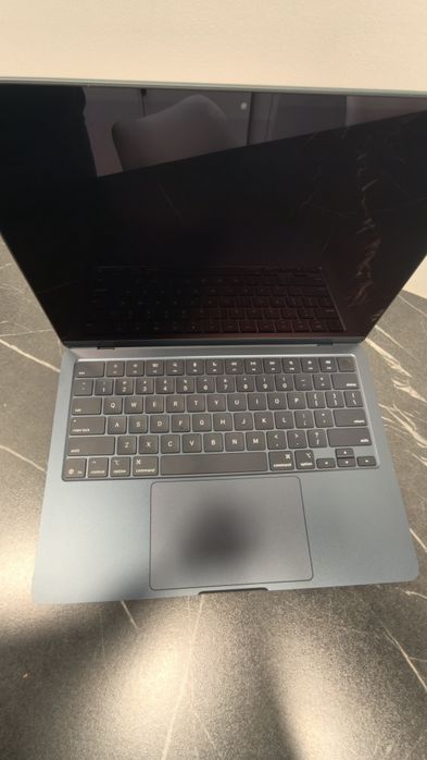 Macbook air 13 m4 16/256 a3240