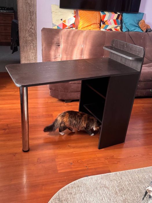 Срочно продам маникюрный стол