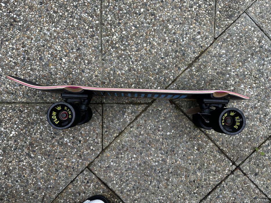 Landyachtz dinghy cruiser