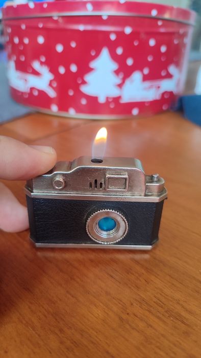 Стар фотоапарат запалка