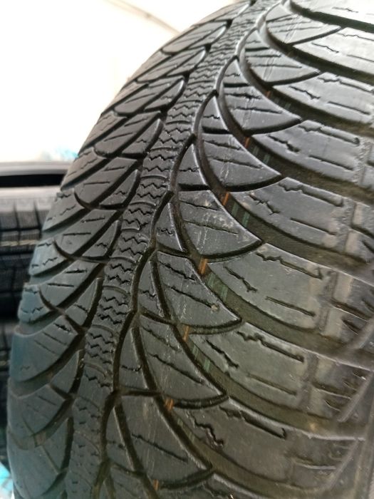 Продам одну зимнюю шину