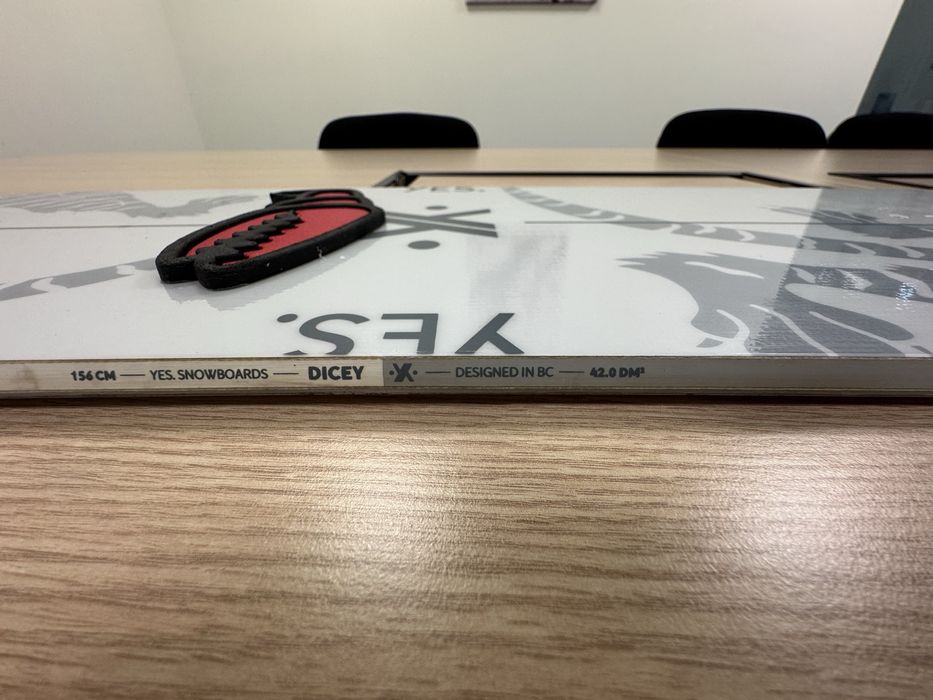 Snowboard YES Dicey 156 cm, true twin ca noua