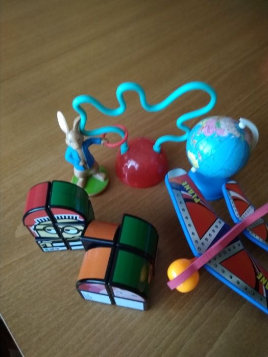 Лот от играчки + сметало