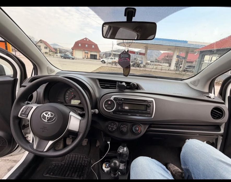 Toyota Yaris 2012 1.3 benzina
