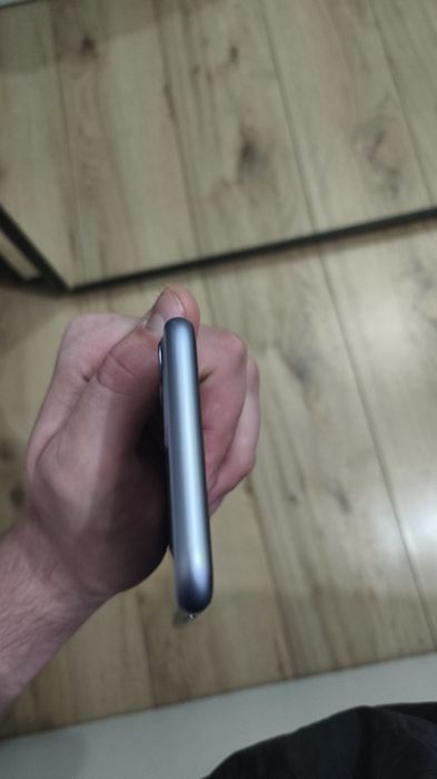 Vând iPhone 11  stare buna de funcționare  74 baterie