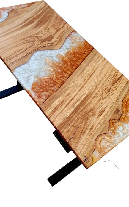 Маси от епоксидна смола и дърво