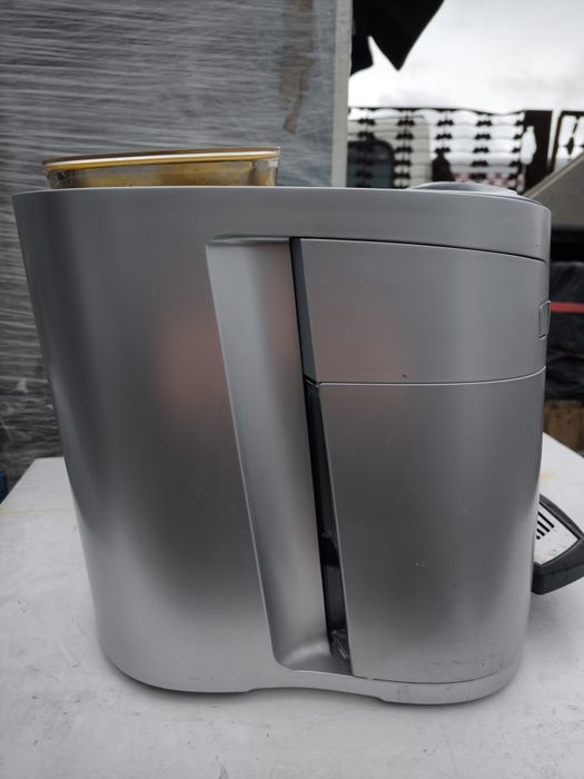 Продавам висок клас кафе машина пълен автомат Saeco Primera Ring