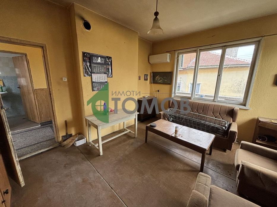 Двуетажна къща на плоча в кв. Самара 1