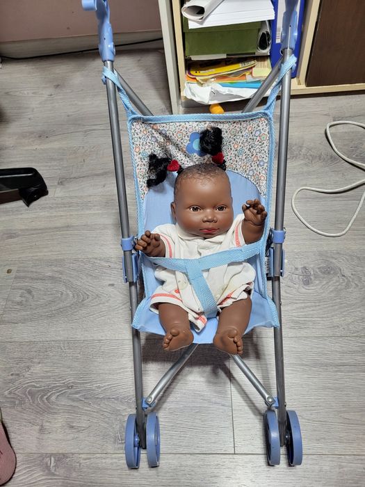 Bebe cu carucior