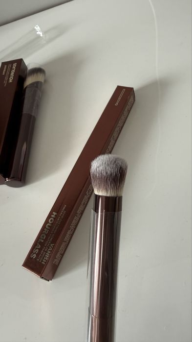 Hourglass четка за фон дьо тен и четка за коректор