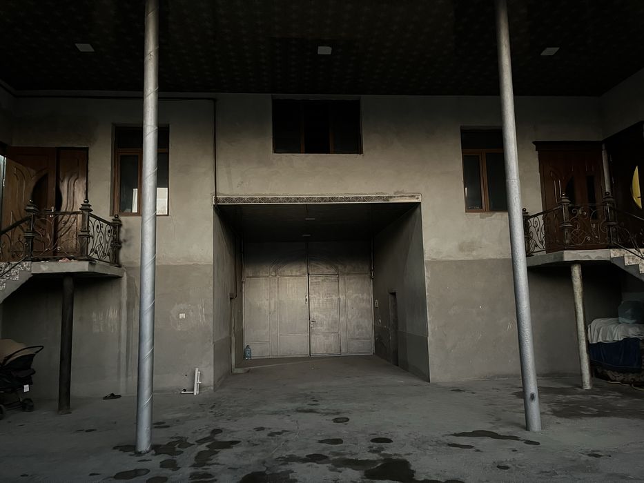 Hovli srochni sotiladi