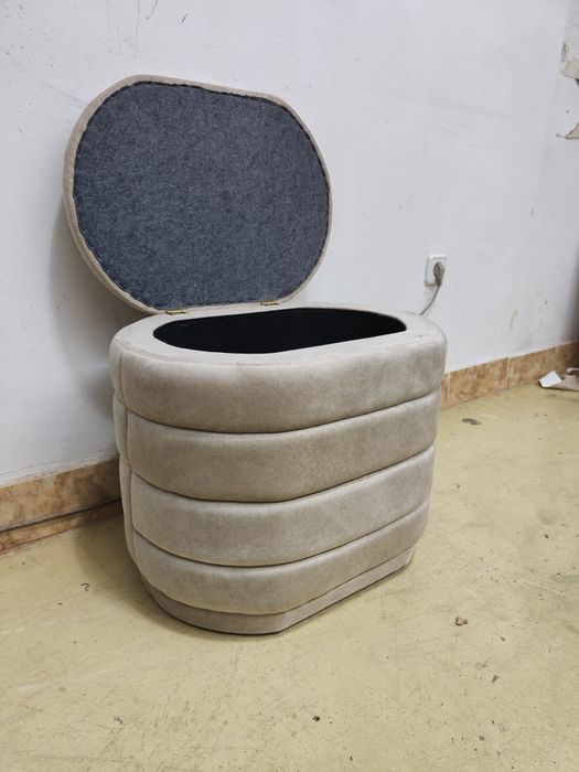 Vând taburet tapitat cu lada, 55*48*40