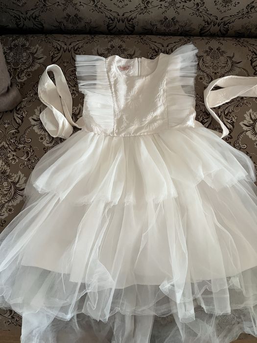 Продам белое платье для девочки