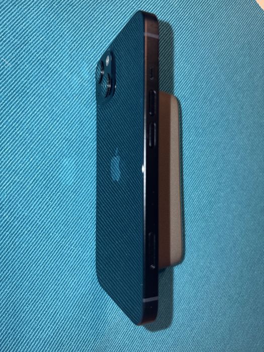 Продавам Iphone 13 black 128gb