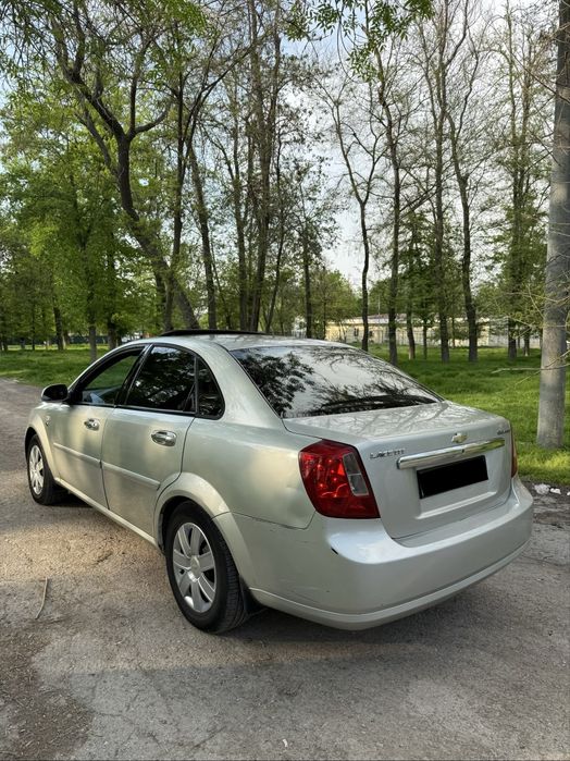 Lasetti avtamat Gaz benzin