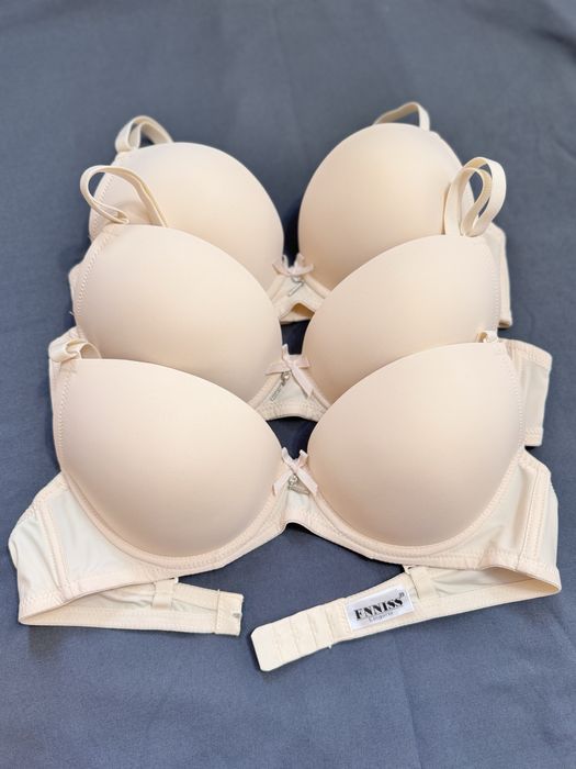 Бюстгальтеры.