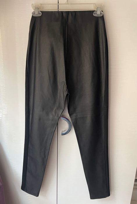 Черен кожен клин с цип ZARA