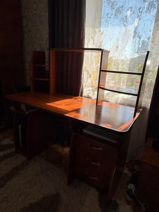 Продаю письменный стол