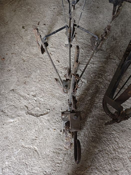 Semănătoare de porumb cu îngrășăminte + prășitoare (cultivator) pentru porumb și cartofi