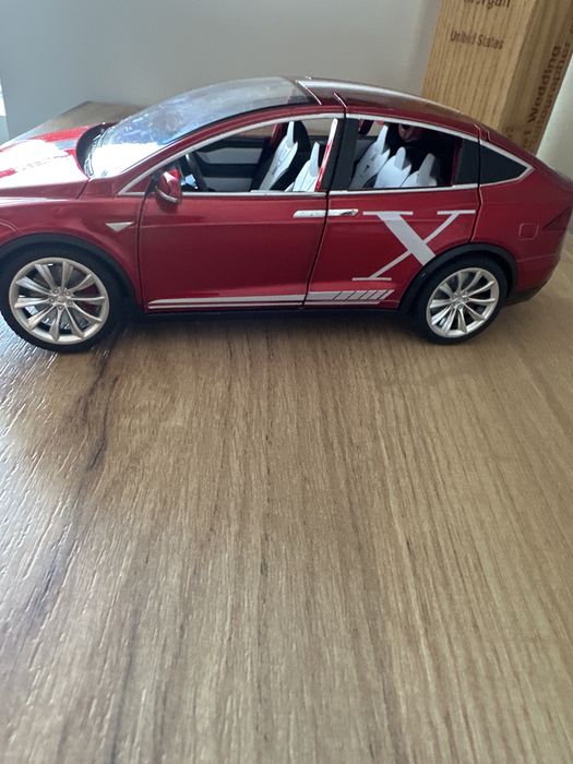 Tesla калекционая машинка