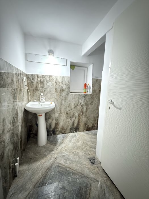 Inchiriez spatiu comercial central