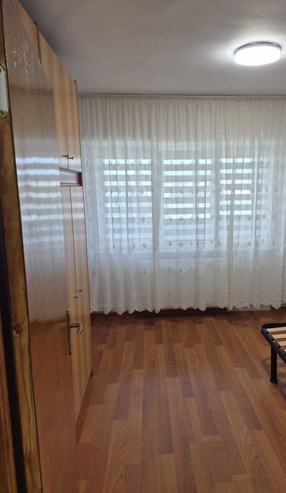 Inchiriez apartament decomandat 2 camere, centrala termica, Calea București