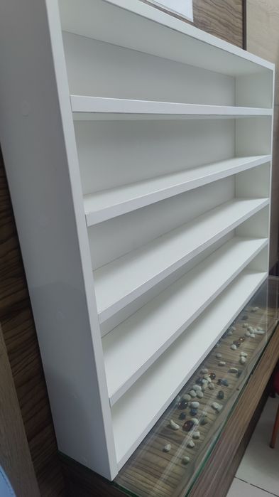 Полка для лаков.