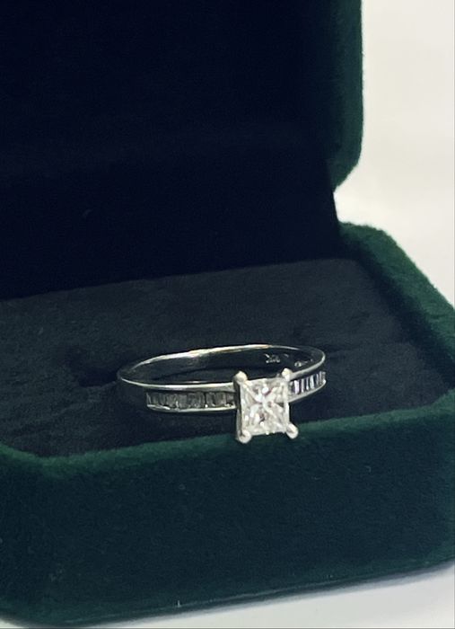 Пръстен бяло злато и бирилянти