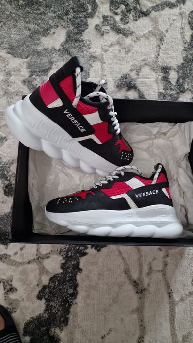 Versace chain reaction