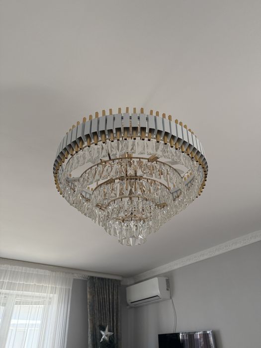 Продается люстра