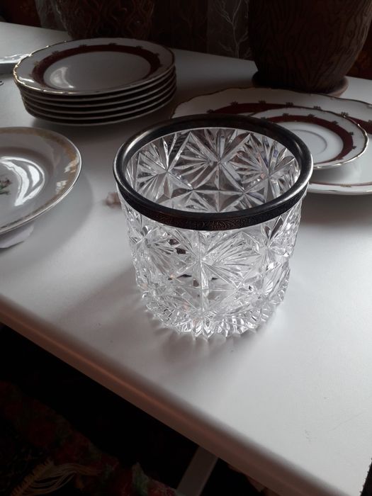 Продам хрустальную вазу