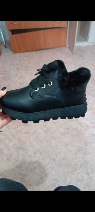 Кроссовки  новые Зимние 35р