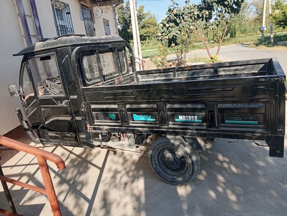 Скуттер 1тонналик кабинкалик