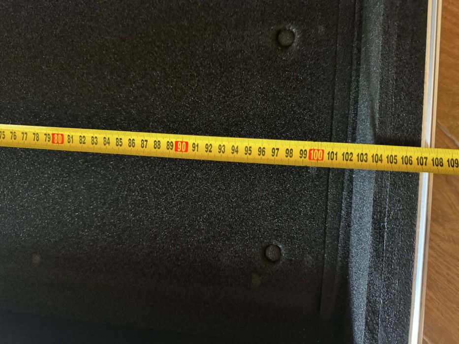 Case cu roti (cutie) Korg Kronos 61 ca nou