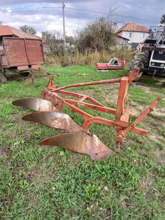 Vând plug pentru arat