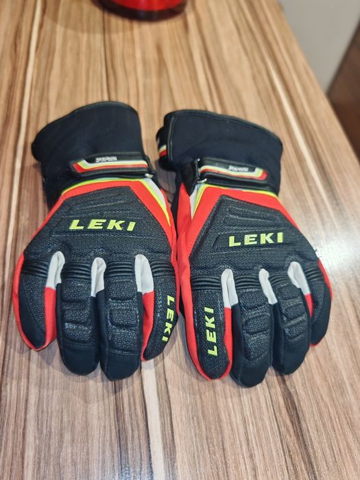 Продавам детски  състезателни  ръкавици leki