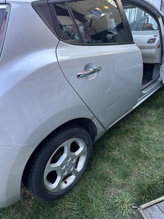Nissa Leaf ZE0 electric 100%