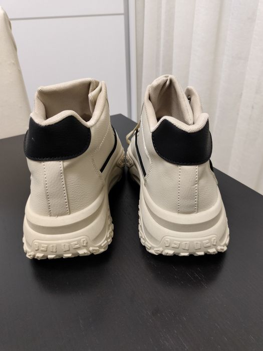 Ghete de culoare bej