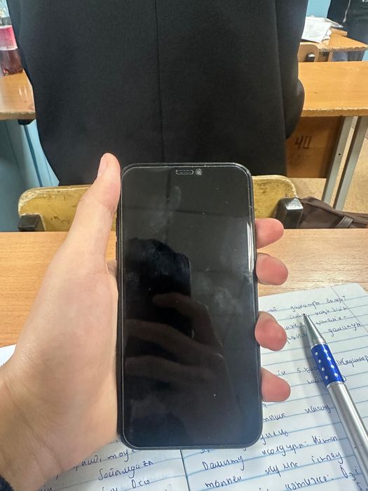 Айфон хр хорошо работает