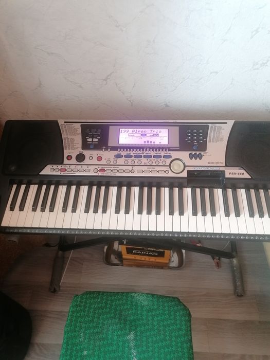 Продам синтизатор Psr-550
