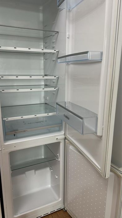 Холодильник белый bosh почти новый