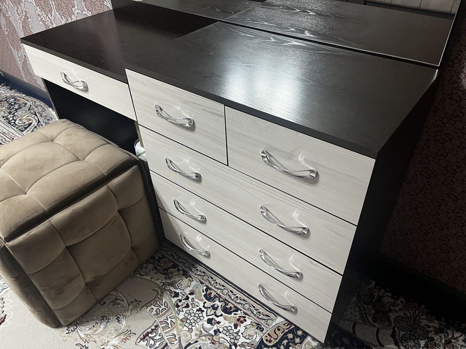 Продам кровать с матрасом и столик