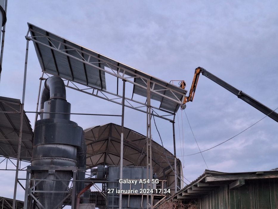 Case la rosu / amenajari interioare / exterioare