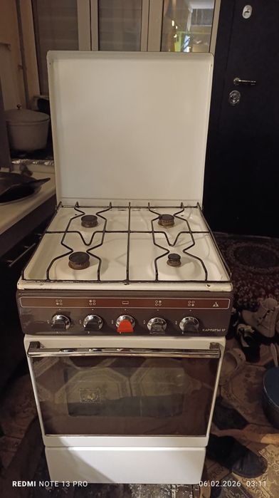 Срочно продаю газ плиту размер  50на50 4кампоричний работает о