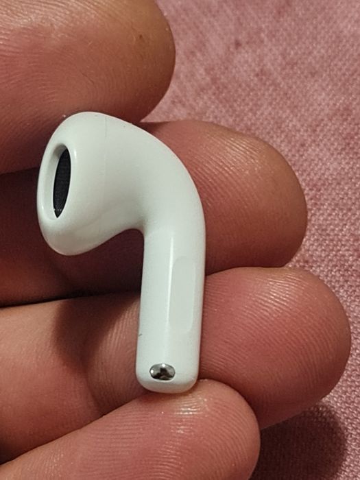 Airpods 4 casca stanga