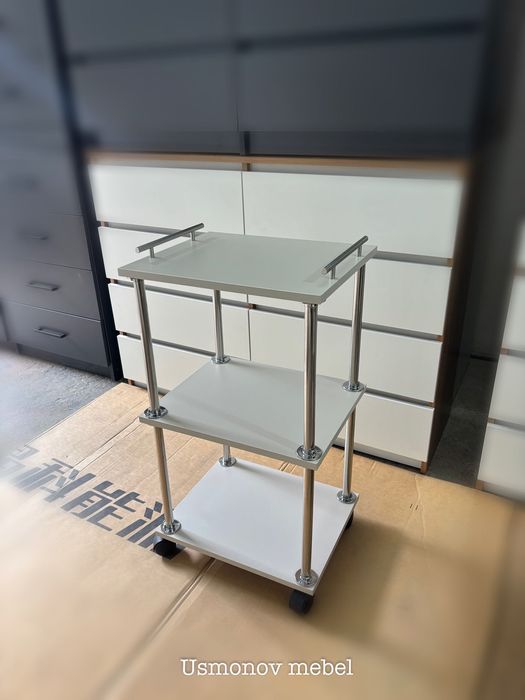 Тележка , помошница , тумбочка , этажерка для салона красоты