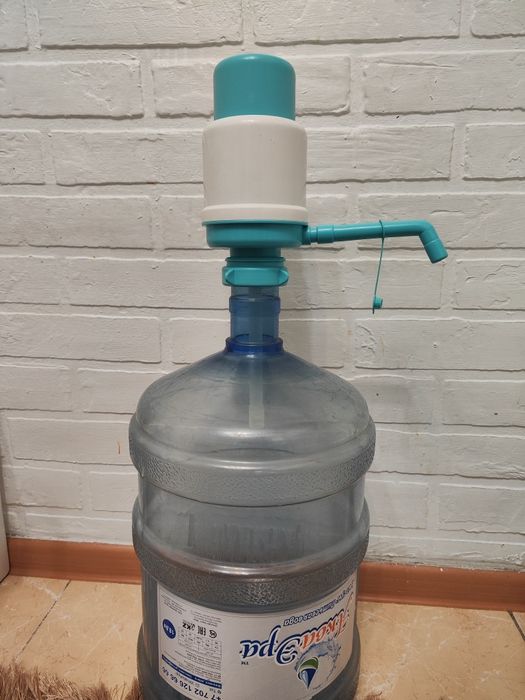 Бутыль для воды 19 л. Помпа для воды - 2500 тенге .