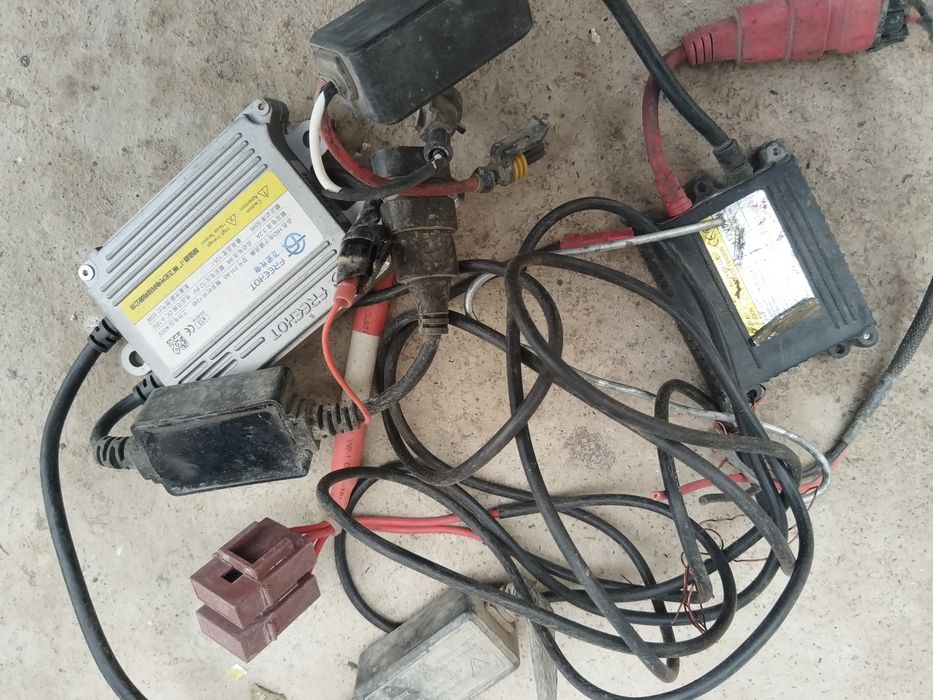 ксено лампалар сотилади.